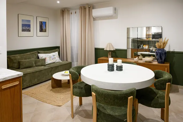Salon et salle à manger de l'appartement de Nice